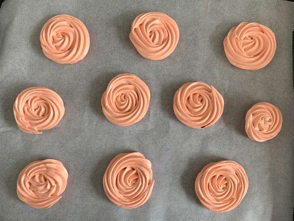 Meringue dalam bentuk mawar yang lucu! - Persiapan langkah 7
