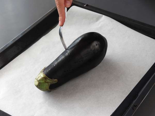 Bagaimana cara memanggang dan mengupas terong di dalam oven? - Persiapan langkah 1