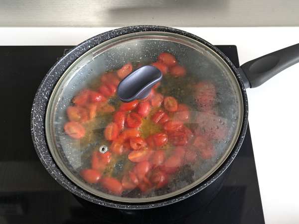 Pasta krim dengan burrata dan tomat ceri - Persiapan langkah 2