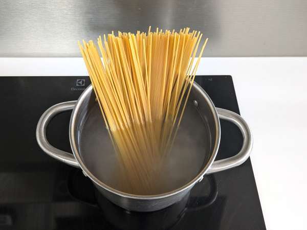 Pasta krim dengan burrata dan tomat ceri - Persiapan langkah 3