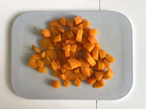 Salad Rusia dengan mayones buatan sendiri - Persiapan langkah 4