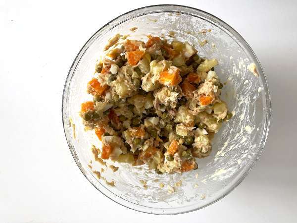 Salad Rusia dengan mayones buatan sendiri - Persiapan langkah 8