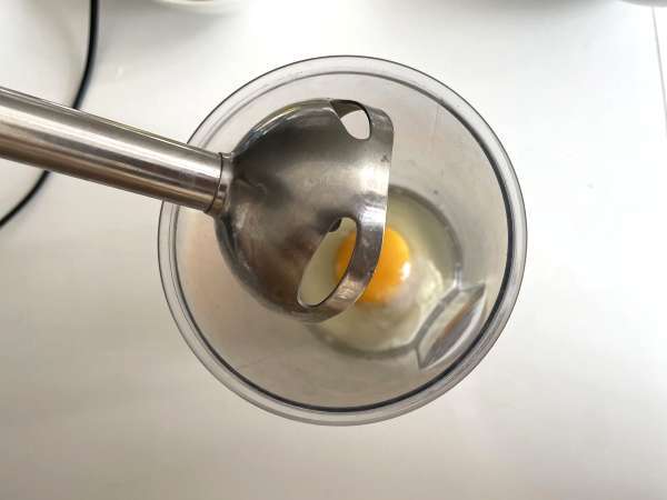 Mayones buatan sendiri dengan minyak zaitun - Persiapan langkah 2