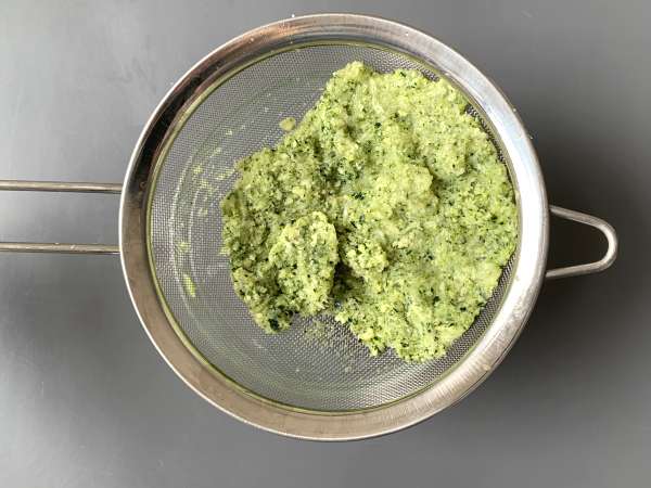 Gorengan cukini Air Fryer dengan yoghurt dan saus feta - Persiapan langkah 1