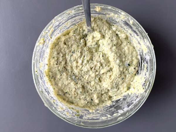 Gorengan cukini Air Fryer dengan yoghurt dan saus feta - Persiapan langkah 3