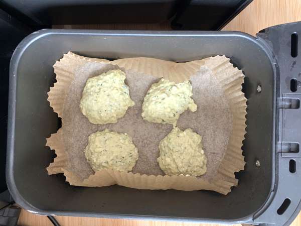 Gorengan cukini Air Fryer dengan yoghurt dan saus feta - Persiapan langkah 4