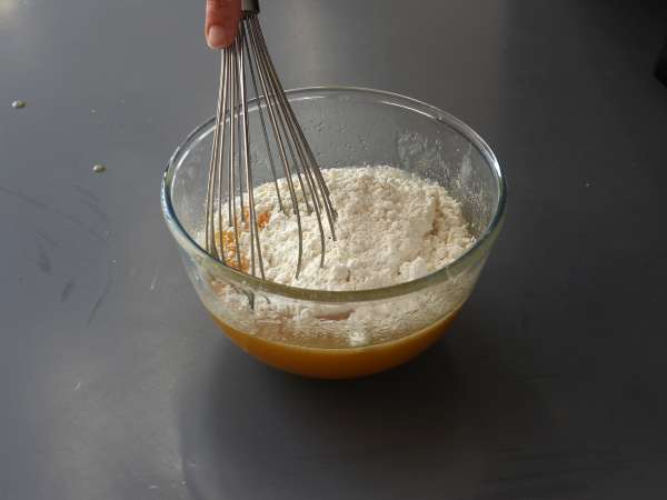 Kue persik terbalik, lembab, meleleh dan karamel - Persiapan langkah 4