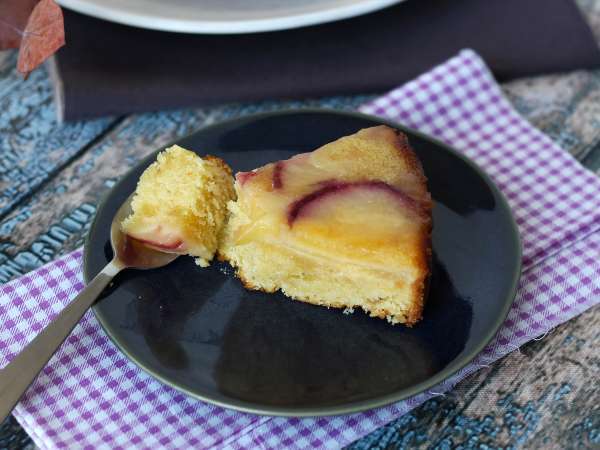 Kue persik terbalik, lembab, meleleh dan karamel - Persiapan langkah 7