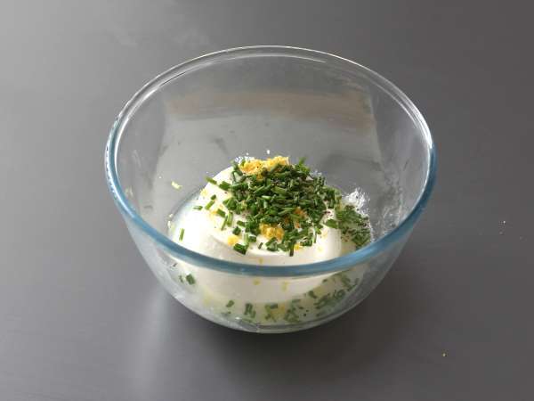 Tart musim panas yang sangat menyegarkan: ricotta, mentimun, dan salmon asap - Persiapan langkah 4