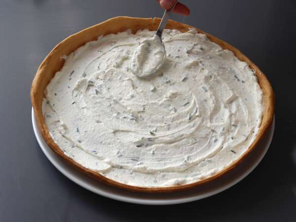 Tart musim panas yang sangat menyegarkan: ricotta, mentimun, dan salmon asap - Persiapan langkah 7