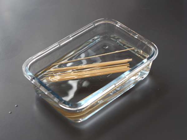 Kebab cukini dengan saus Asia yang lezat dan pedas - Persiapan langkah 1