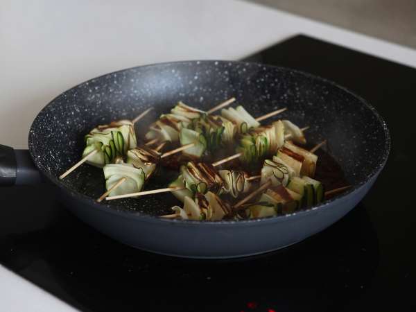 Kebab cukini dengan saus Asia yang lezat dan pedas - Persiapan langkah 6