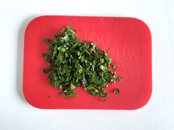 Saus Chimichurri: sentuhan sempurna untuk daging panggang dan barbekyu Anda. - Persiapan langkah 1