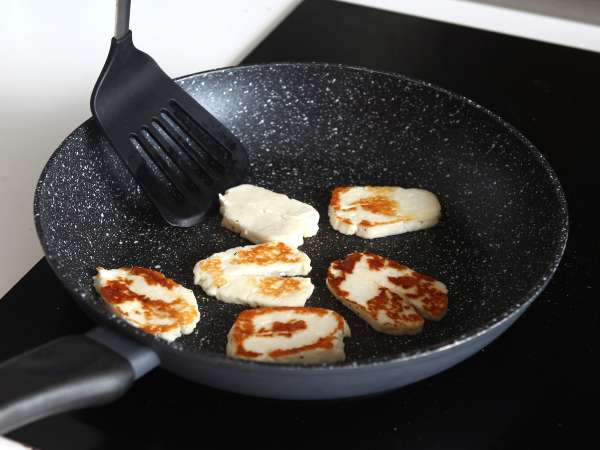 Halloumi goreng manis dan asam dengan madu dan rosemary - Persiapan langkah 4