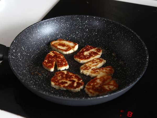 Halloumi goreng manis dan asam dengan madu dan rosemary - Persiapan langkah 5