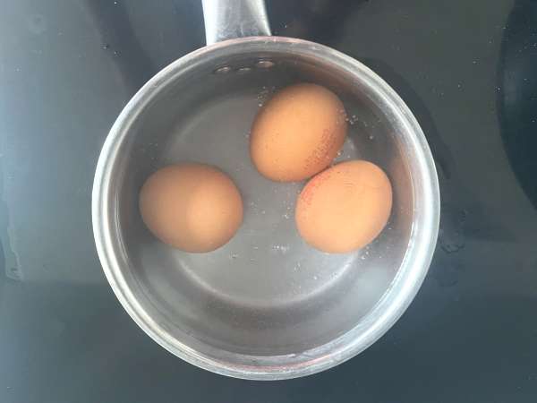 Tamago sando: sandwich telur Jepang yang terkenal yang dapat ditemukan di konbini! - Persiapan langkah 1