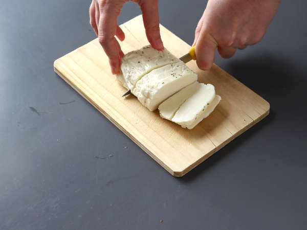 Halloumi dengan madu yang dipanggang di Air Fryer - Persiapan langkah 1