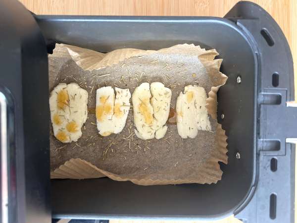 Halloumi dengan madu yang dipanggang di Air Fryer - Persiapan langkah 3