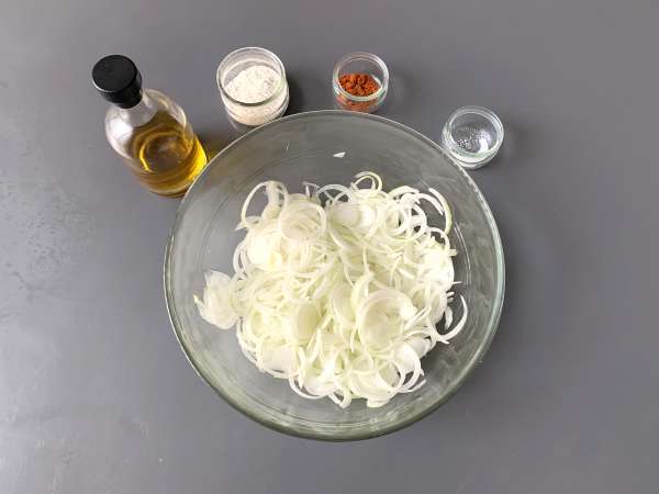 Bagaimana cara membuat bawang bombay renyah di dalam oven? - Persiapan langkah 3