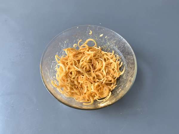 Bagaimana cara membuat bawang bombay renyah di dalam oven? - Persiapan langkah 4