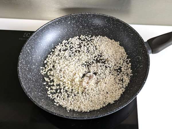 Risotto udang dan lemon, hidangan pertama yang elegan dan mudah - Persiapan langkah 3