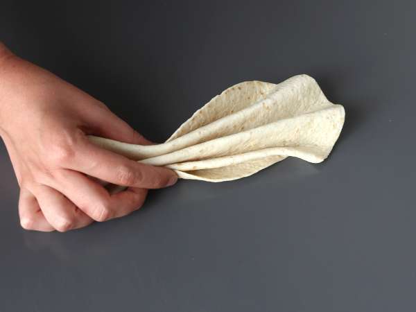 Apa yang harus dilakukan dengan tortilla Gaya kue crinkle ala ham, bayam, dan mozzarella gratin - Persiapan langkah 3