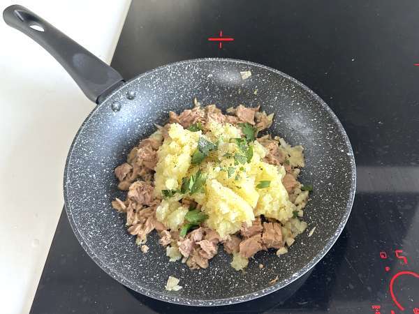 Kue tuna renyah di dalam Air Fryer: hidangan pembuka yang tak tertahankan! - Persiapan langkah 3