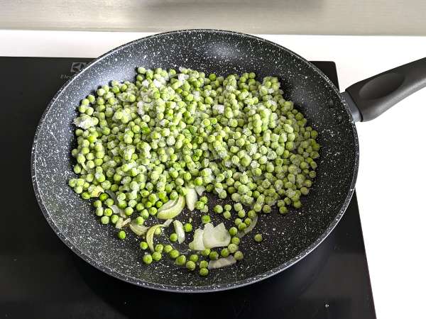 Bakso kacang polong dan feta dalam penggorengan udara: lezat dan sangat cepat disiapkan! - Persiapan langkah 1