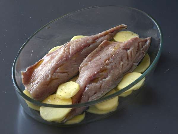 Bagaimana Anda memasak makarel di dalam oven? - Persiapan langkah 3