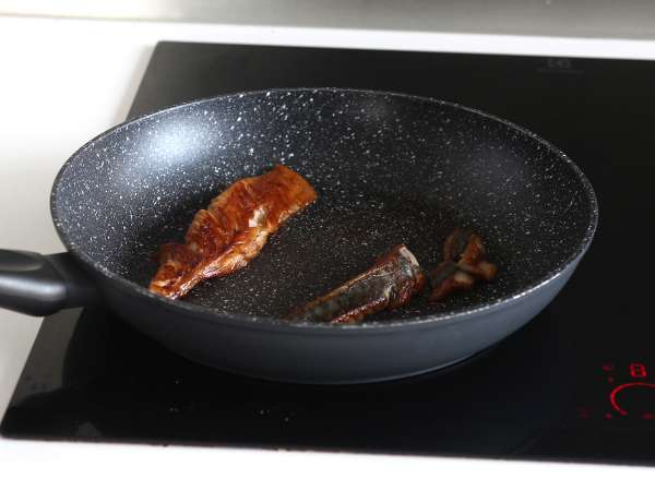 Bagaimana Anda memasak makarel? Cobalah resep yang dibumbui dengan kecap asin dan madu ini! - Persiapan langkah 5