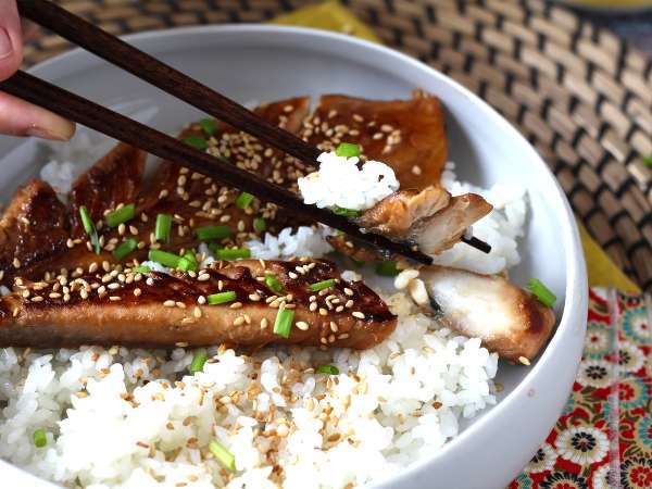 Bagaimana Anda memasak makarel? Cobalah resep yang dibumbui dengan kecap asin dan madu ini! - Persiapan langkah 6