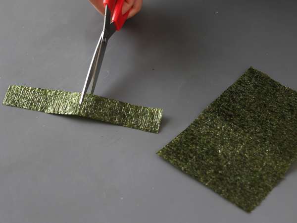 Onigiri tuna, roti lapis nasi segitiga khas Jepang - おにぎり - Persiapan langkah 3