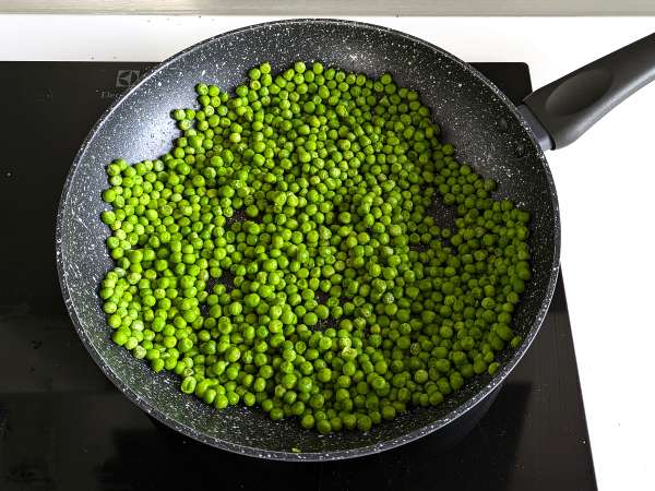 Pangsit kacang polong tanpa telur: siap dalam waktu singkat! - Persiapan langkah 1