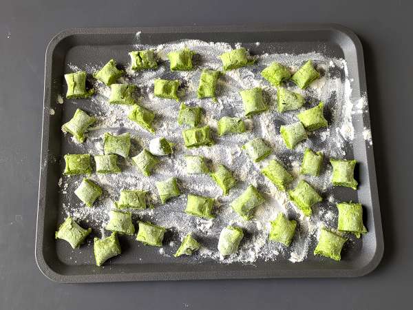 Pangsit kacang polong tanpa telur: siap dalam waktu singkat! - Persiapan langkah 9