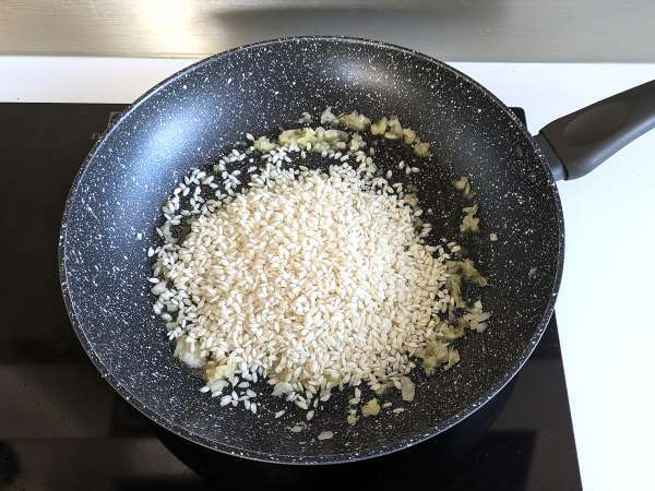 Risotto bit dan gorgonzola: ledakan warna dan rasa yang kuat - Persiapan langkah 4