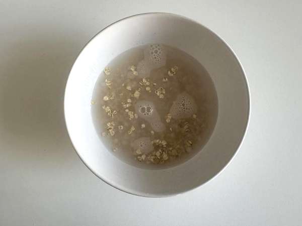 Overnight oat buah merah dan cokelat, sarapan yang sehat dan mengenyangkan! - Persiapan langkah 1