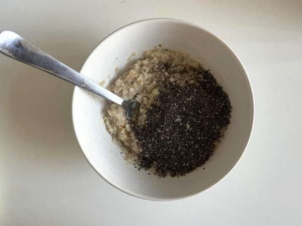 Overnight oat buah merah dan cokelat, sarapan yang sehat dan mengenyangkan! - Persiapan langkah 2