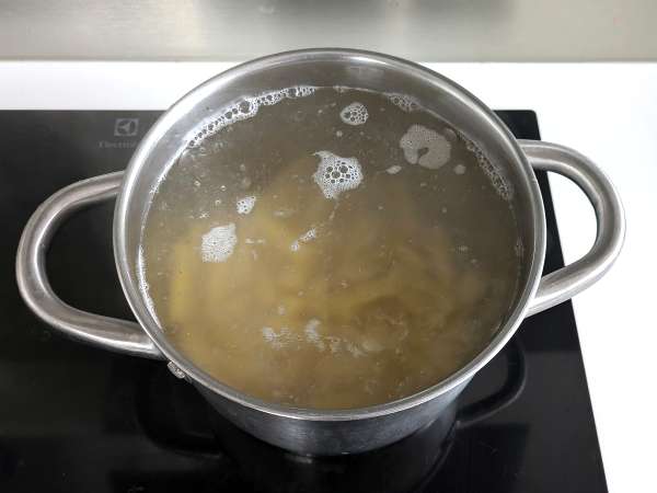 Pasta dengan ricotta dan kenari: lembut dan renyah - Persiapan langkah 1