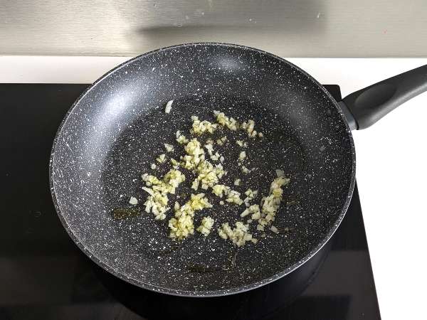 Pasta dengan ricotta dan kenari: lembut dan renyah - Persiapan langkah 2