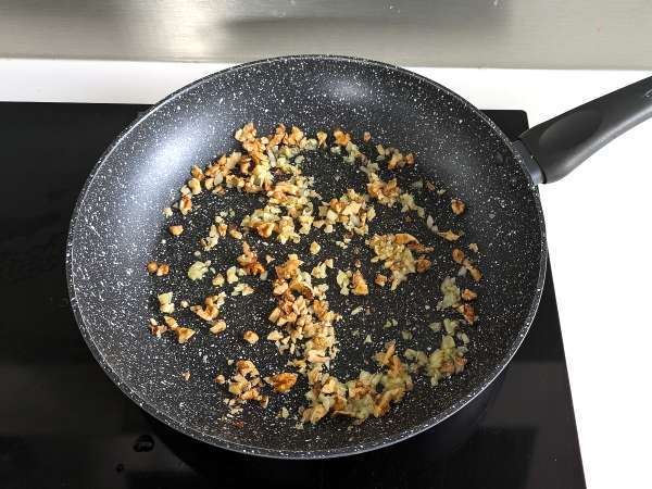 Pasta dengan ricotta dan kenari: lembut dan renyah - Persiapan langkah 3