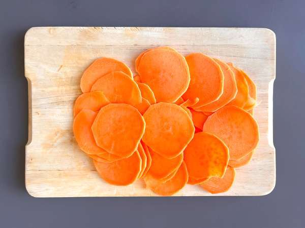 Keripik ubi jalar dalam microwave - Persiapan langkah 1