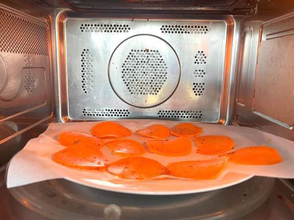 Keripik ubi jalar dalam microwave - Persiapan langkah 4