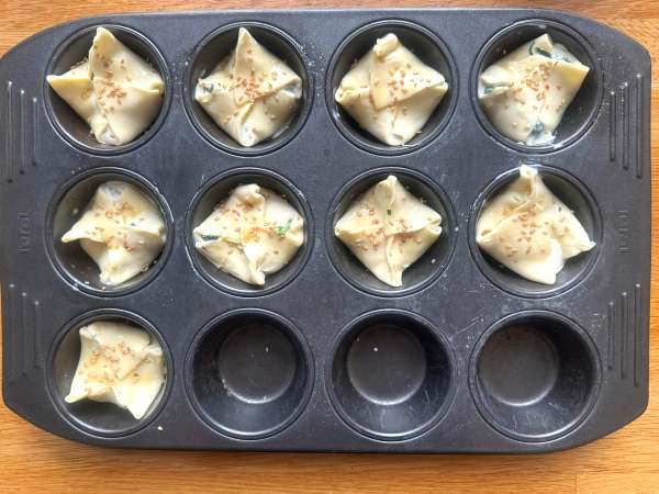 Kue puff bayam dan keju kambing mini - Persiapan langkah 9