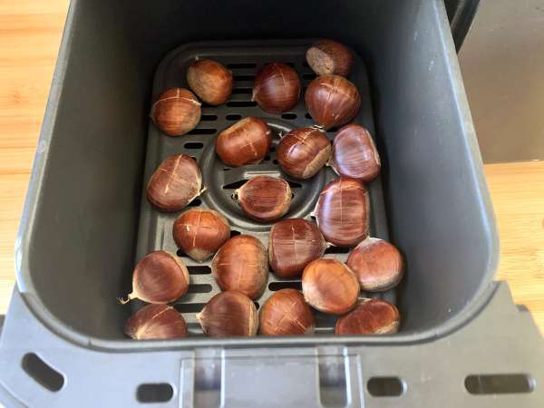 Kacang chestnut yang dipanggang dalam penggorengan udara - Persiapan langkah 3