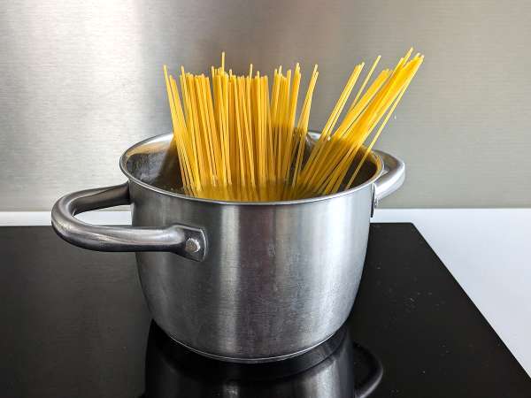 Spaghetti cacio e pepe: 3 bahan, ledakan rasa! - Persiapan langkah 1