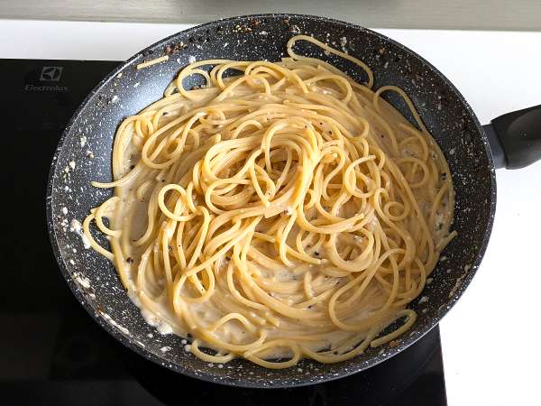 Spaghetti cacio e pepe: 3 bahan, ledakan rasa! - Persiapan langkah 9