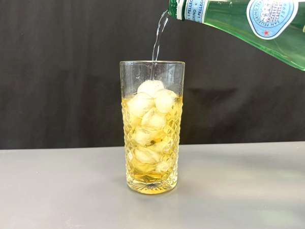 Martini Spritz bebas alkohol, koktail bunga yang manis untuk minuman beralkohol - Persiapan langkah 3