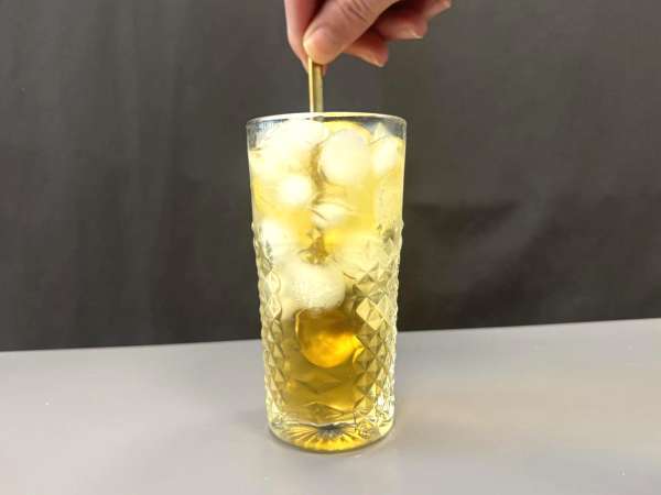 Martini Spritz bebas alkohol, koktail bunga yang manis untuk minuman beralkohol - Persiapan langkah 4