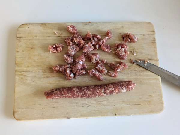 Pasta dengan saus sosis: hidangan sederhana dengan rasa yang kuat - Persiapan langkah 1