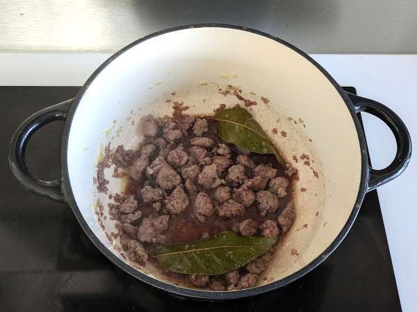 Pasta dengan saus sosis: hidangan sederhana dengan rasa yang kuat - Persiapan langkah 4